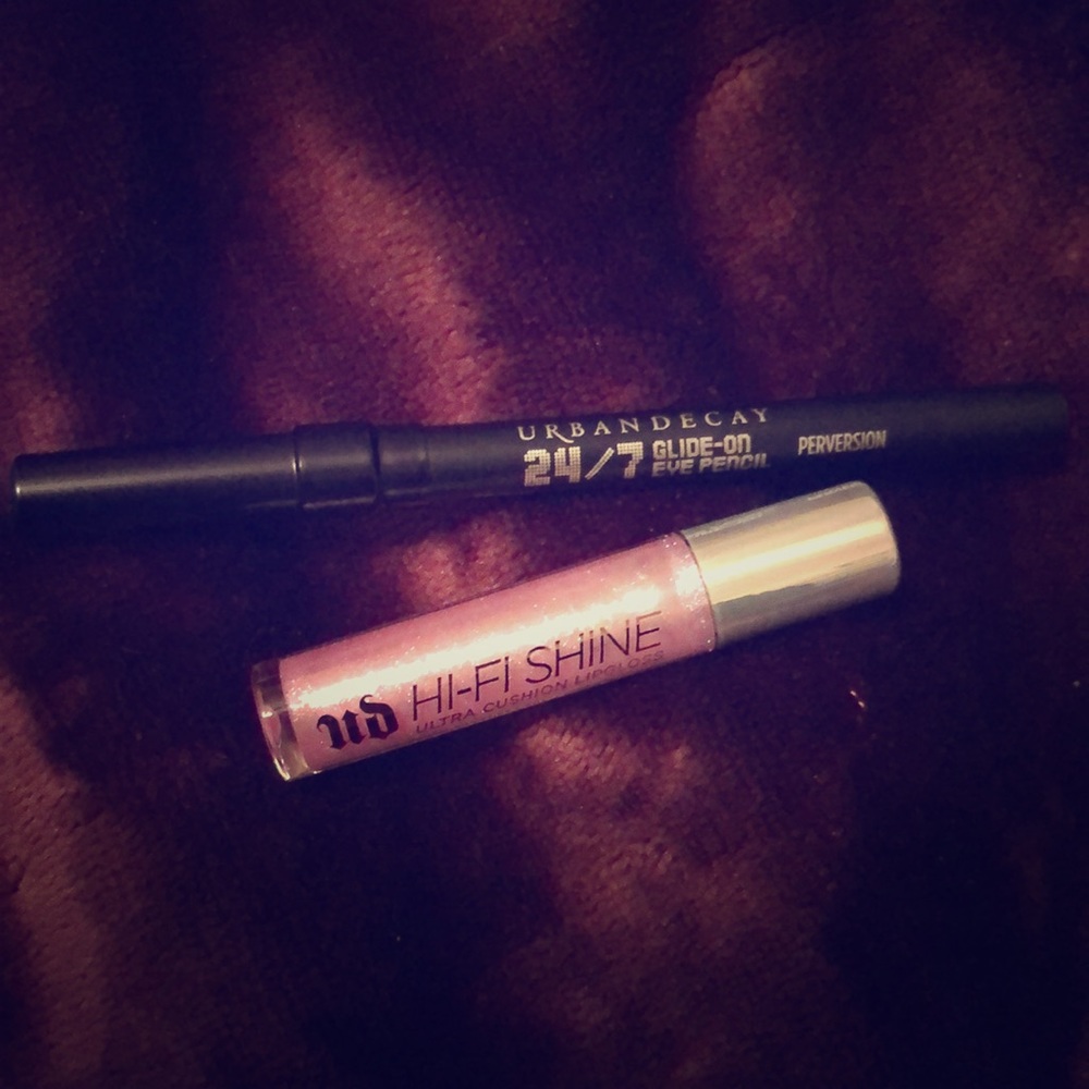 Urban decay eye pencil & lip gloss 💄✨💁🏻‍♀️